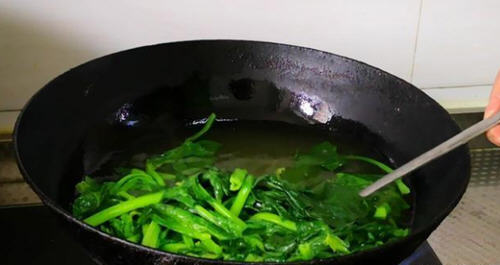 做法简单容易上手的电饼铛菠菜馅饼