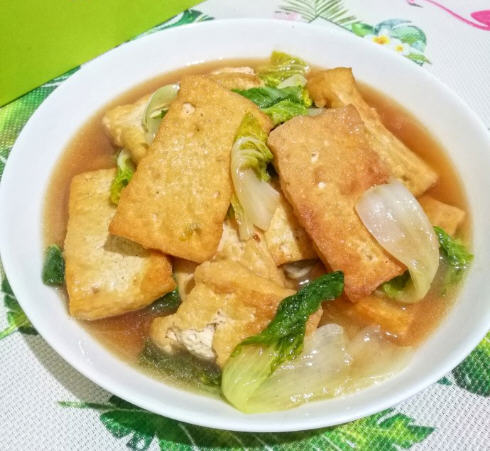 黄心菜烧豆腐清淡鲜美，特别的简单易做