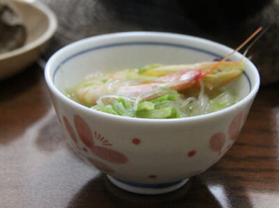白萝卜粉丝炖虾，鲜香入味，好吃到让人舔碗
