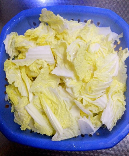 大白菜炒五花肉简单又省事吃起来不会觉得油腻