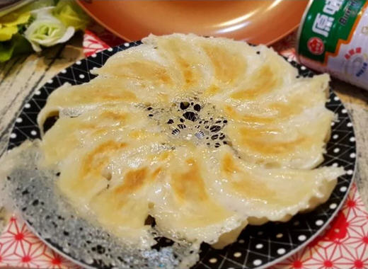好吃的冷冻水饺做冰花煎饺做法介绍