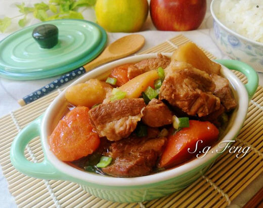 高压锅做土豆炖肉有肉又有蔬菜，兼具营养又丰富