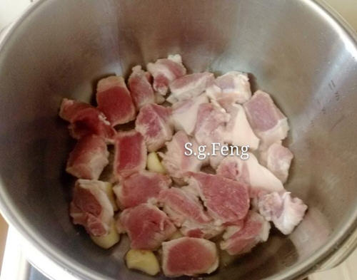 高压锅做土豆炖肉有肉又有蔬菜，兼具营养又丰富