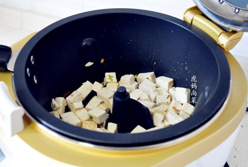 适合哺乳期宝妈吃的小墨鱼炖豆腐做法介绍