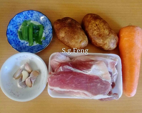 高压锅做土豆炖肉有肉又有蔬菜，兼具营养又丰富