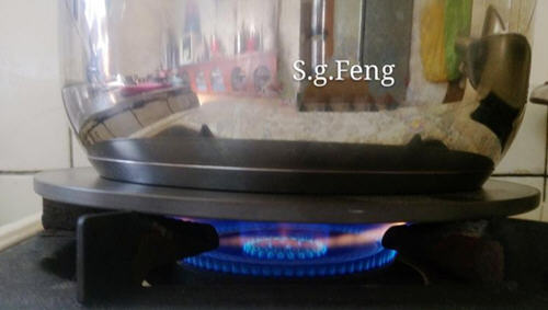 高压锅做土豆炖肉有肉又有蔬菜，兼具营养又丰富