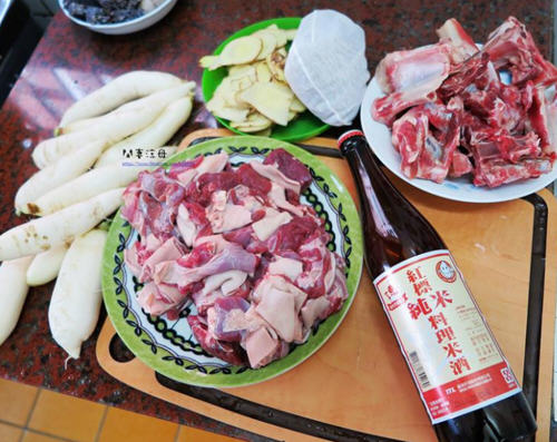 立冬时节做道美味的白萝卜炖羊肉