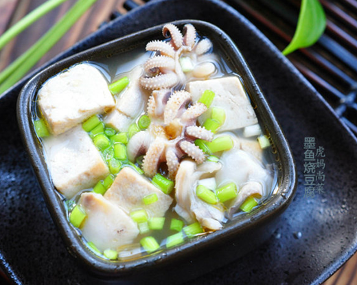 适合哺乳期宝妈吃的小墨鱼炖豆腐做法介绍
