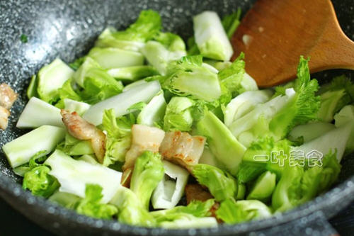翠绿清甜的儿菜炒五花肉好吃又下饭