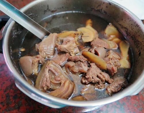 立冬时节做道美味的白萝卜炖羊肉