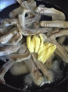 鲜香麻辣，越啃越带劲的卤鸭翅的做法