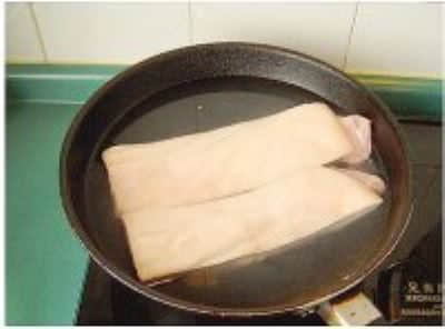 薄皮嫩肉，色泽红亮，味醇汁浓的东坡肉怎么做