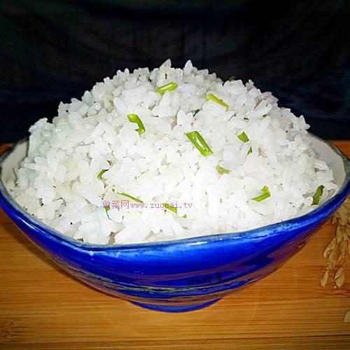 味道清淡，口感细腻，营养丰富的广式油盐饭怎么做好