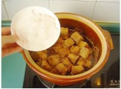 薄皮嫩肉，色泽红亮，味醇汁浓的东坡肉怎么做