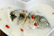 鲫鱼炖豆腐