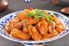 炸酥肉的做法介绍，炸好之后的酥肉外酥里嫩非常香
