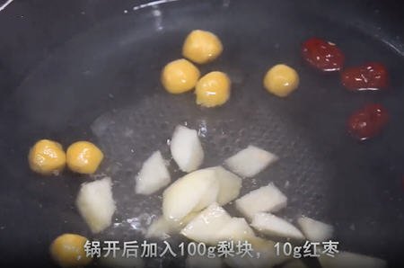 具有健脾补肾功效的香梨鸡头米红枣汤简单做法