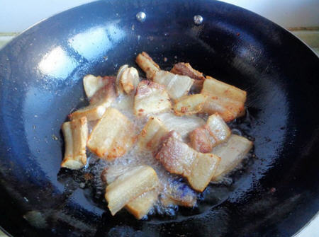 汤汁浓郁，非常下饭的红皮萝卜炖猪肉做法教程