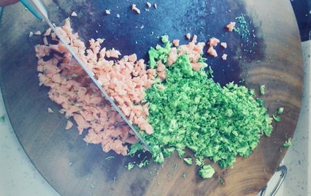 不用面粉做出外酥内软又营养的鸡蛋饼