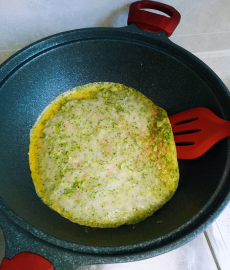 不用面粉做出外酥内软又营养的鸡蛋饼