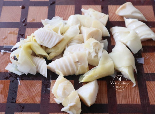 适合给孩子吃的春笋炖腊排骨汤