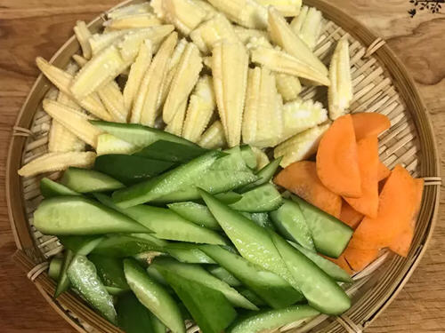 虾仁什锦这样做口感又鲜又美味，非常好吃