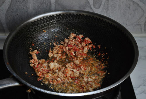 味道超级好吃的黄豆芽炒肉末的家常做法教程