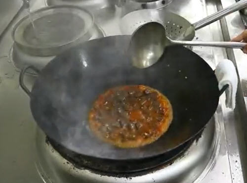 韭菜炒鸭血的正宗做法，口感非常好吃，色泽也很漂亮