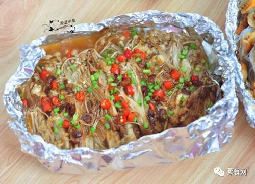 大家知道如何用烤箱做蒜蓉烤金针菇