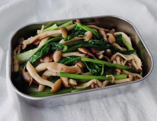 小松菜炒海鲜菇，味道鲜美口感滑嫩好吃