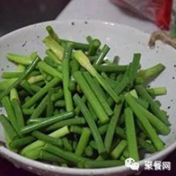 香甜又辛味十足的蒜苔炒肉怎么做？
