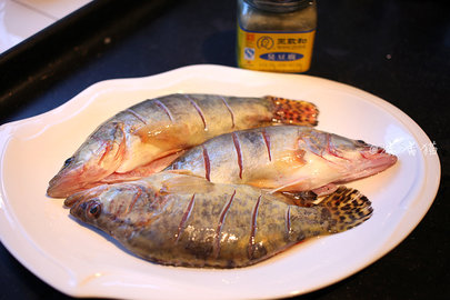用臭豆腐成就的湘版臭鳜鱼，味道虽臭但吃起来香