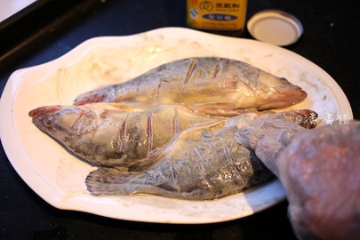 用臭豆腐成就的湘版臭鳜鱼，味道虽臭但吃起来香