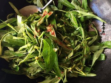 腐乳空心菜这样做颜色更加鲜绿，口感也更加好吃
