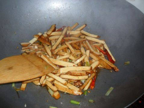 青椒炒豆腐干怎么做好吃又简单