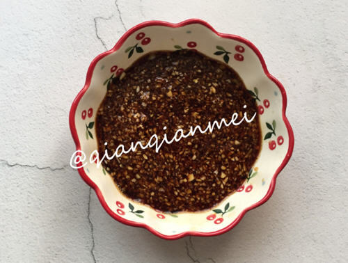 把这款好吃的姜蒜末松花蛋制作方法分享给大家