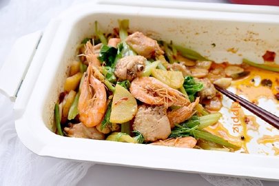 香辣开胃的鲜虾土豆鸡翅煲味道棒棒的