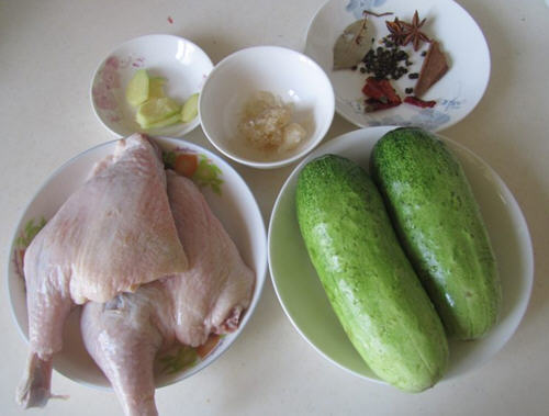土黄瓜烧鸭腿肉不温不热，清热去火