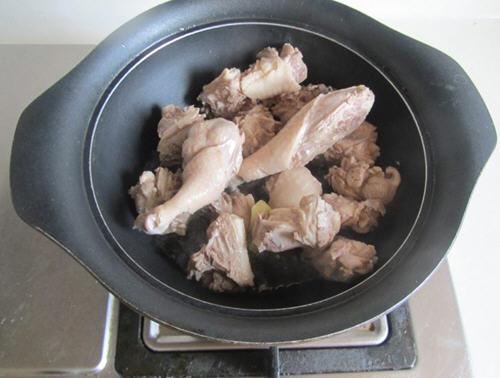 土黄瓜烧鸭腿肉不温不热，清热去火