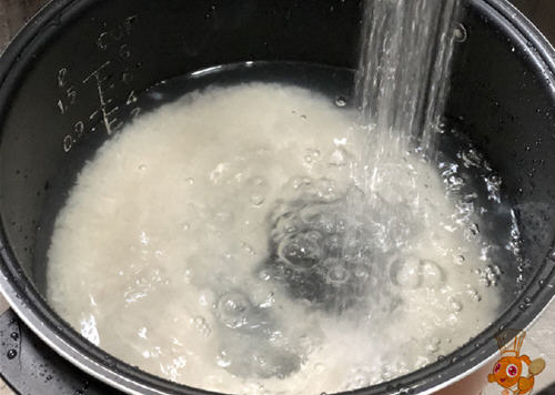 南瓜红豆饭口感松软，每吃一口都是香滑粉甜，特别的好吃