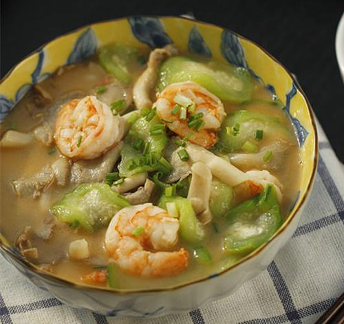 虾仁丝瓜炒平菇，既能补充蛋白质，又能增加膳食纤维