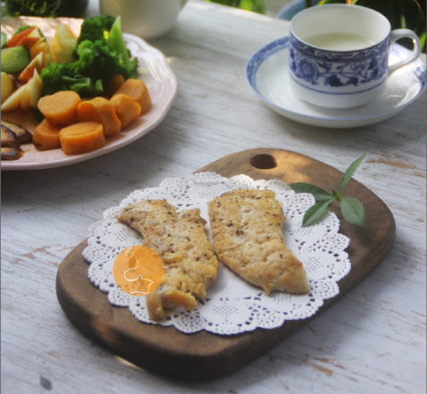 不粘锅做丰富又健康的早餐：香煎鸡胸肉