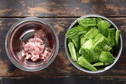 苦瓜炒里脊肉的简单做法分享