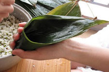 四角粽子的包法图解，让你也能成为包粽子高手！