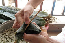 四角粽子的包法图解，让你也能成为包粽子高手！