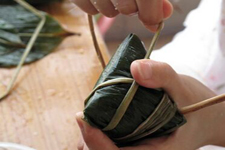 四角粽子的包法图解，让你也能成为包粽子高手！