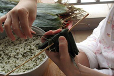 四角粽子的包法图解，让你也能成为包粽子高手！