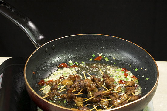 鲜嫩解馋、好吃不腻、大人小孩都喜欢的牙签肉的做法