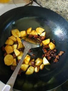 红烧肉炖土豆一般炖多长时间能熟（红烧肉炖土豆的做法）