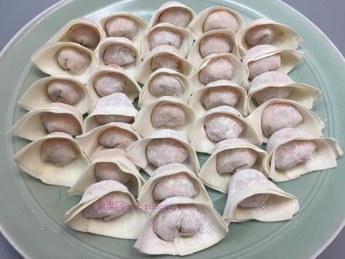 香菇葫萝卜饺子的做法_香菇胡萝卜水饺怎么做 香菇葫萝卜饺子的做法_香菇胡萝卜水饺怎么做